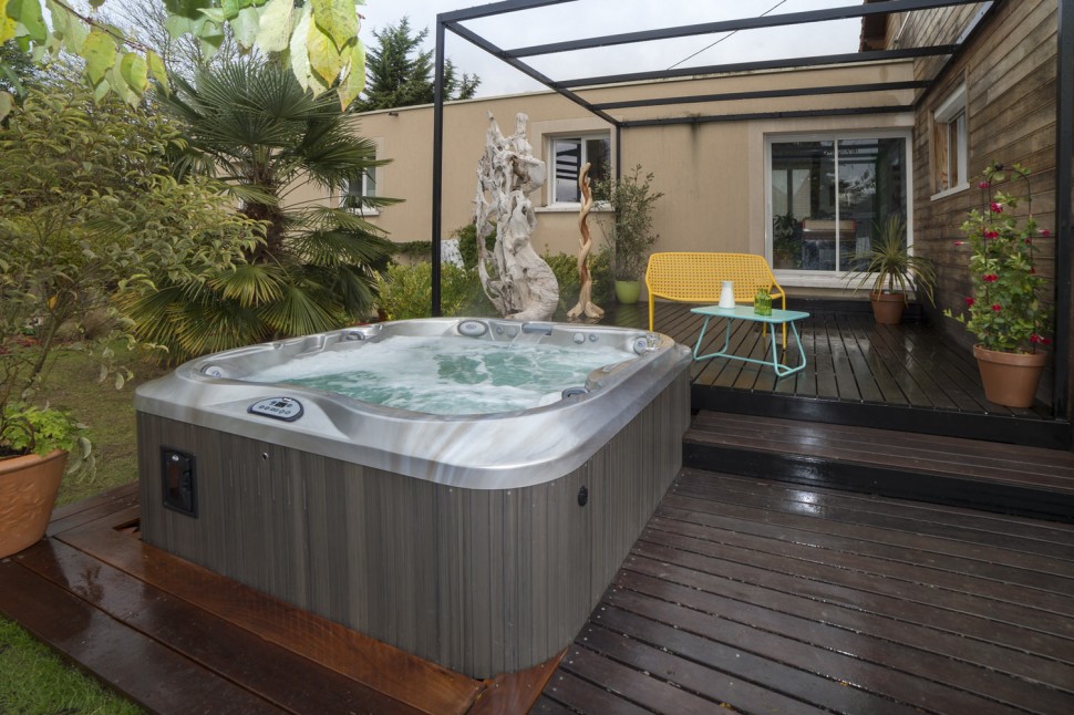 Светлана из Ялты нашла свой идеальный спа-бассейн: Jacuzzi J-335 – источник релаксации и комфорта