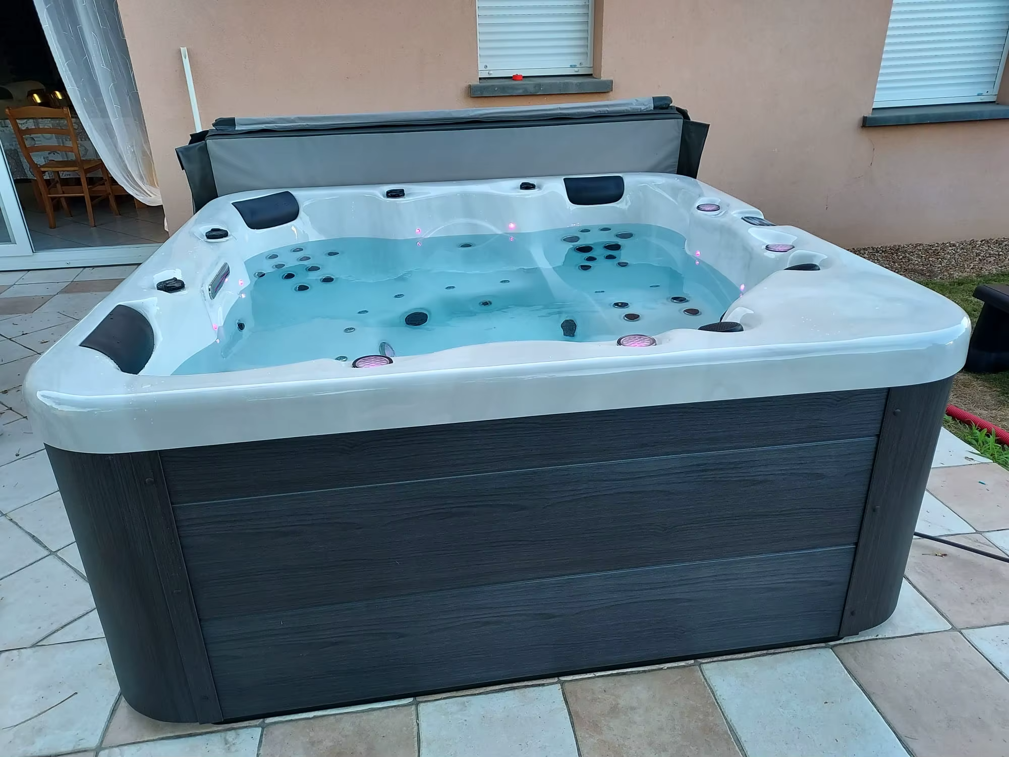 Гидромассажный спа-бассейн Lovia Spa ZR6005 — лучшее решение для вашего участка