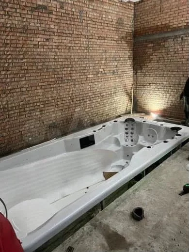 Дарья преобразила свой загородный дом, добавив плавательный спа-бассейн, создав райский уголок.