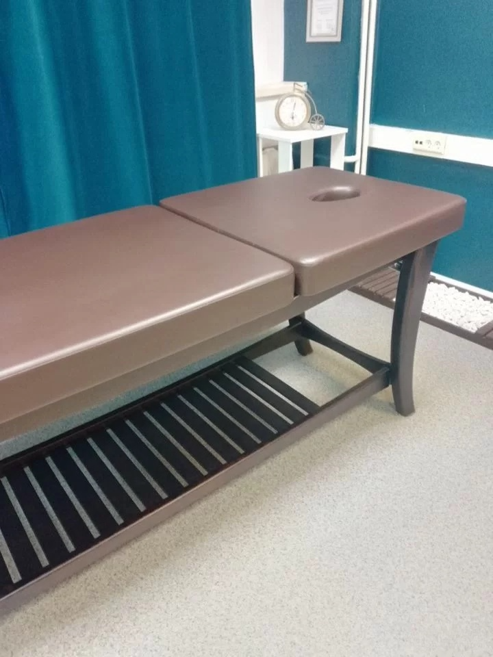 Юлианна из Новосибирска нашла идеального помощника для своего массажного кабинета: массажная кушетка Heliox WCO3 из бука